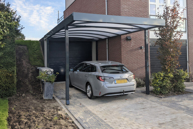 https://www.carportnederland.nl/wp-content/uploads/2024/12/Carport_Nederland_garage_01-768x512.jpg